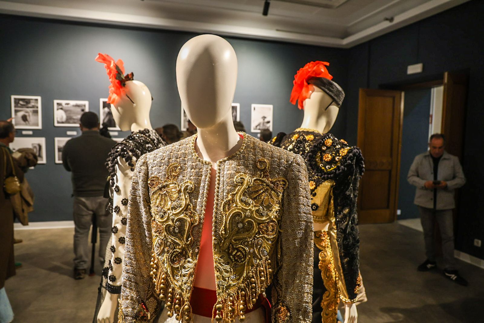 Fotografías de la exposición de ámbito taurino 'Miradas, trazos y estilo'. En el Museo de Huelva