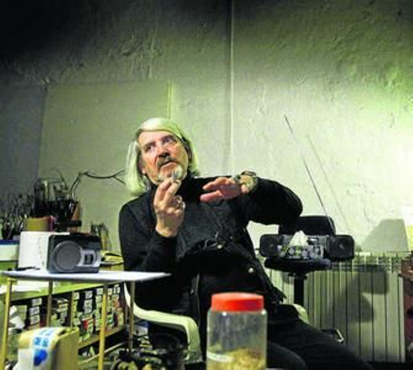 Hernández, en su estudio de Villanueva del Rosario.