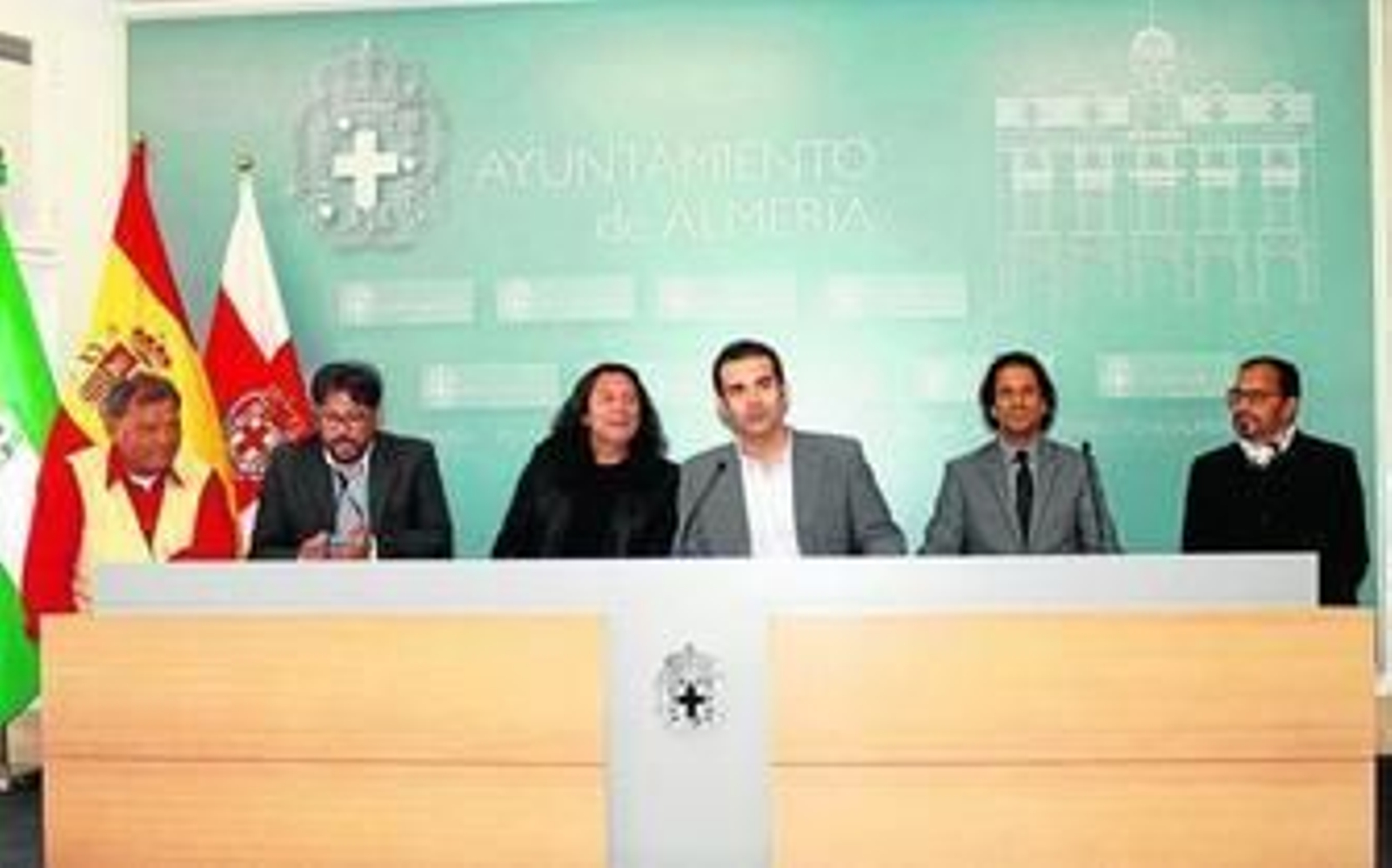 El concejal Ramón Fernández-Pacheco junto a Tomatito, El Chules, Paco Torres y Francisco Rodríguez, 'El Chorro'.