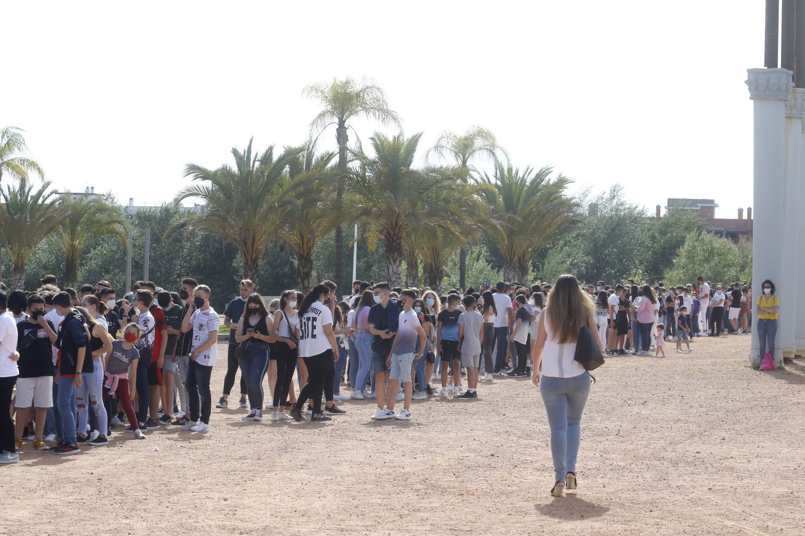 Primera jornada en el parque de atracciones de El Arenal, en imágenes