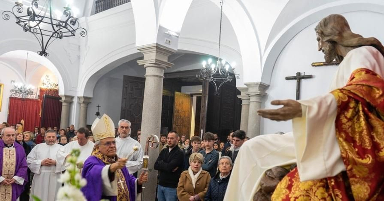 Demetrio Fernández, durante la bendición del Cristo de la vida eterna.