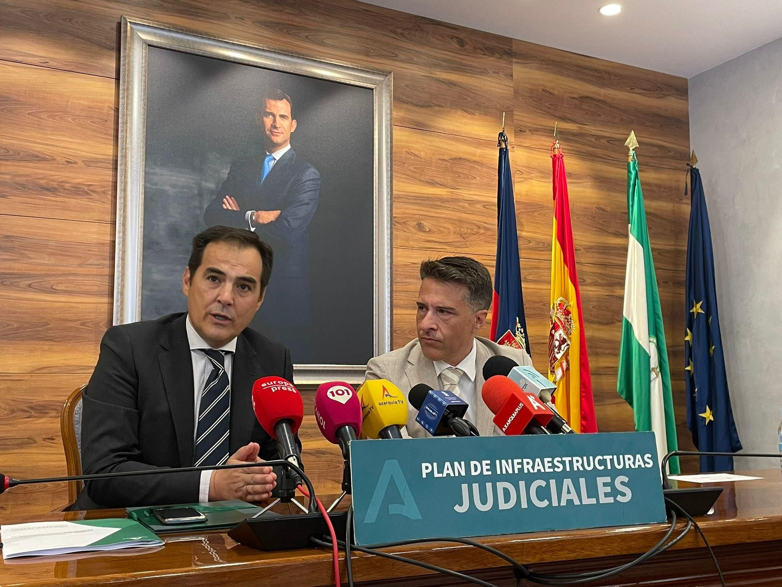 Firma del convenio entre la Junta y el Ayuntamiento de Torrox para la nueva sede judicial