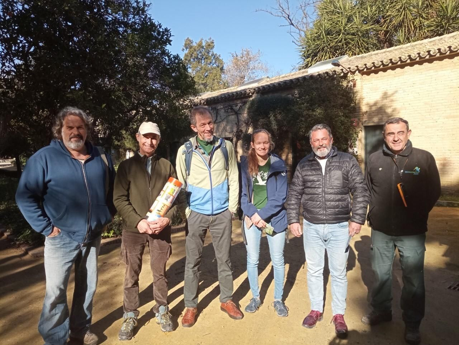 Miembros del equipo austriaco y técnicos de zoo de Jerez