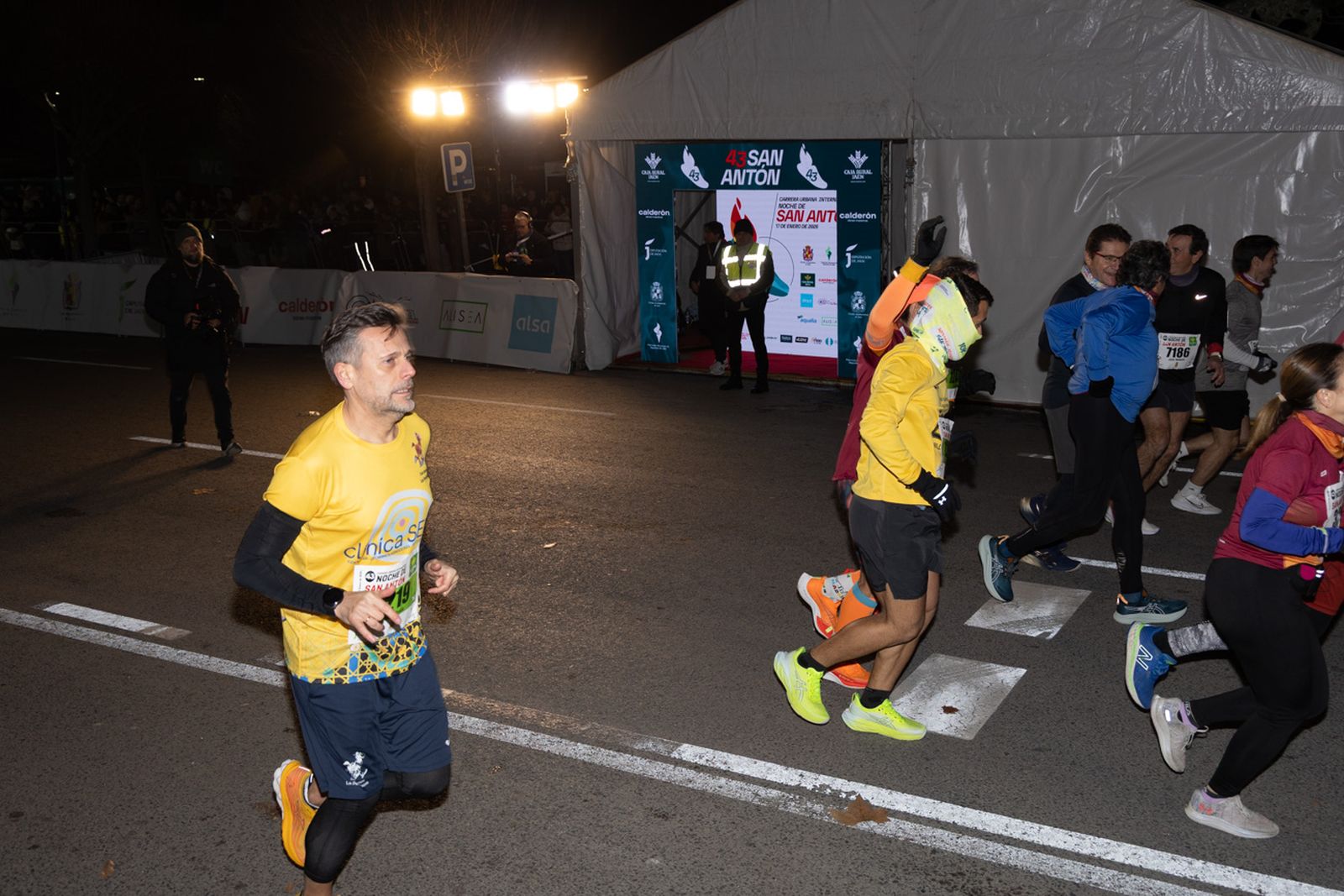 Encuéntrate en la salida de la Carrera de San Antón 2026, en imágenes (2)