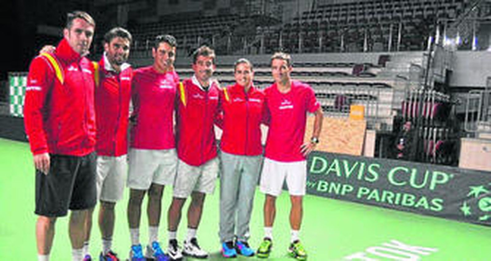 David Marrero, Pablo Andújar, Jaume Antoni Munar, Marc López, la capitana Conchita Martínez y Tommy Robredo, en el Fetisov Arena.