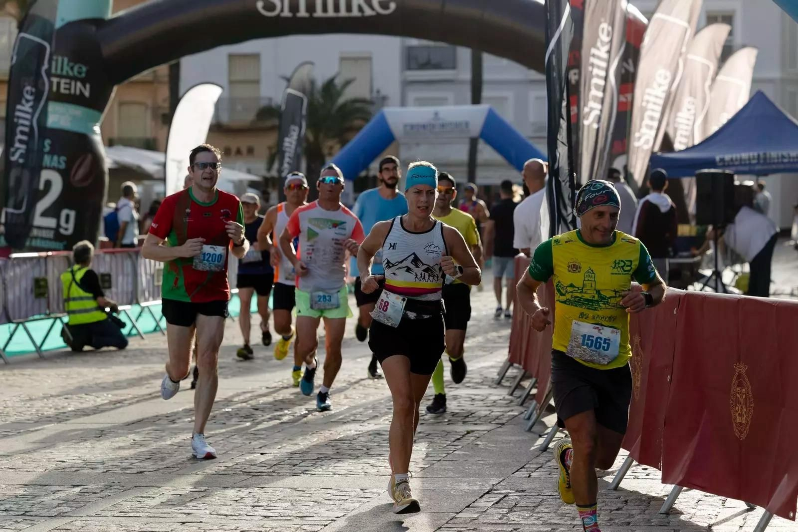 Corredores pasando el año pasado por la plaza de la Catedral.