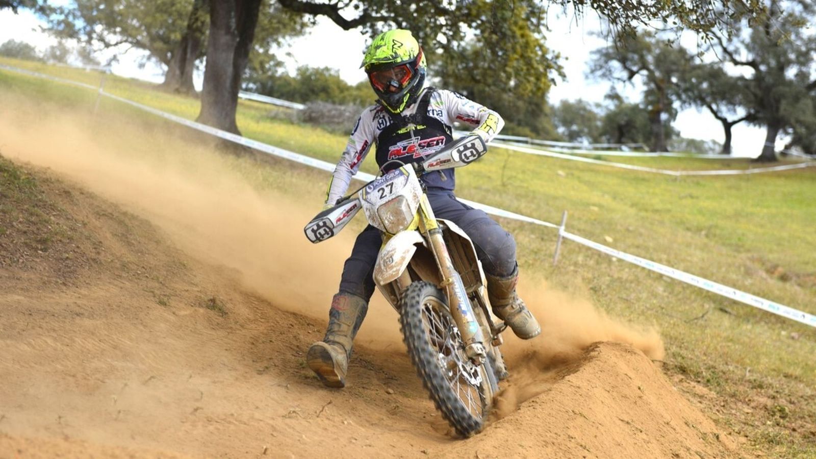 El sevillano Sergio Navarro pilota en la prueba del Castillo de las Guardas.