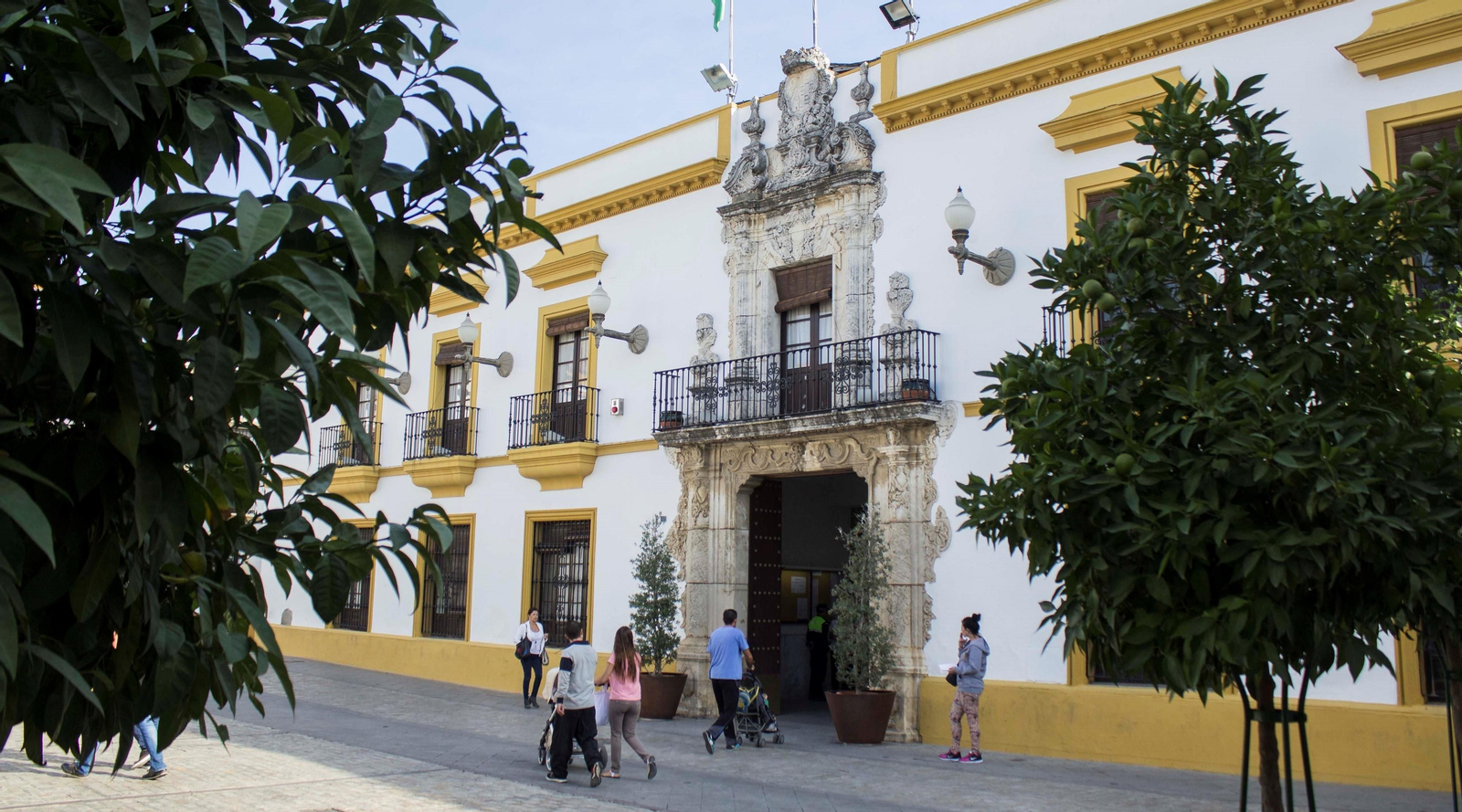 Fachada exterior del Ayuntamiento de Utrera.