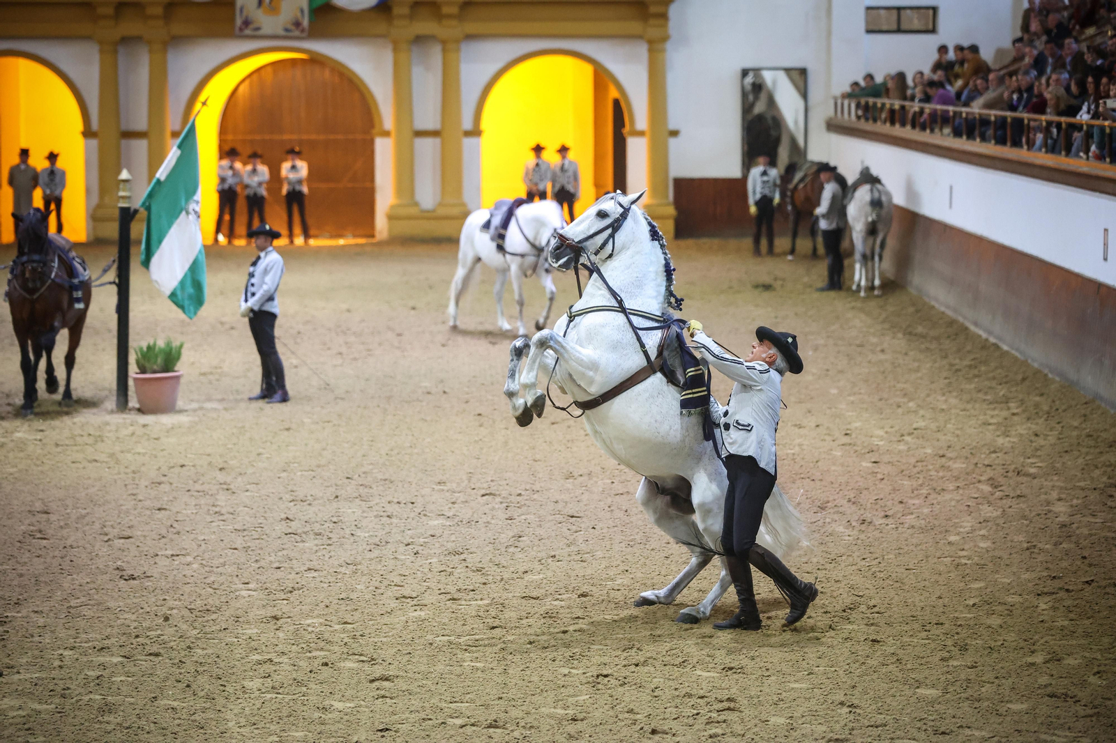 Emotiva despedida del jinete Manolo Ruíz en la Real Escuela