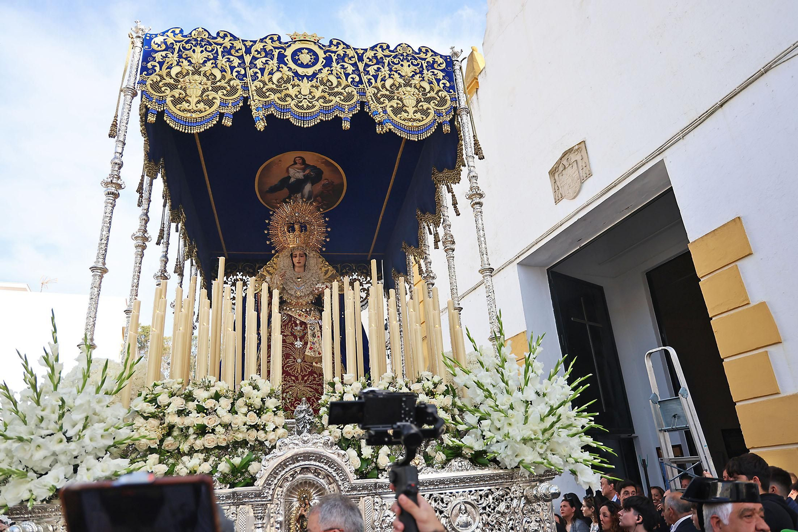 Imágenes de la VIrgen de Los Dolores por su barrio de las Colonias