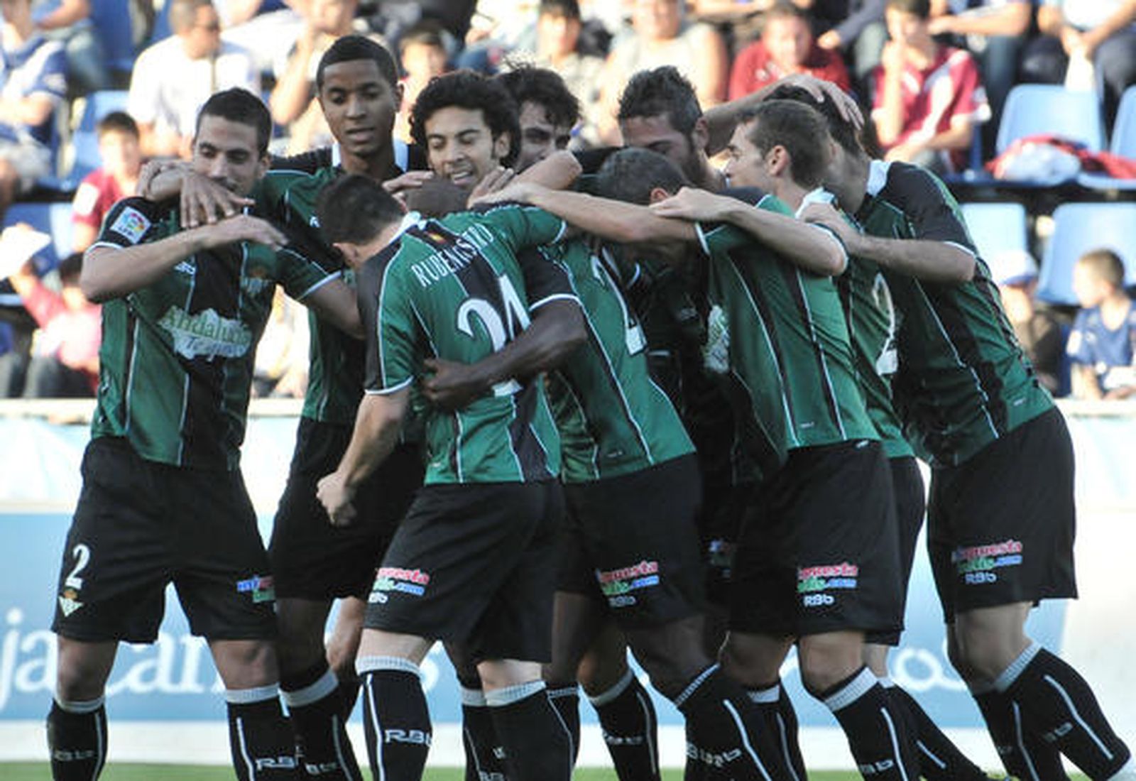 El Betis gana con claridad en su vista al Tenerife (0-3). / LOF
