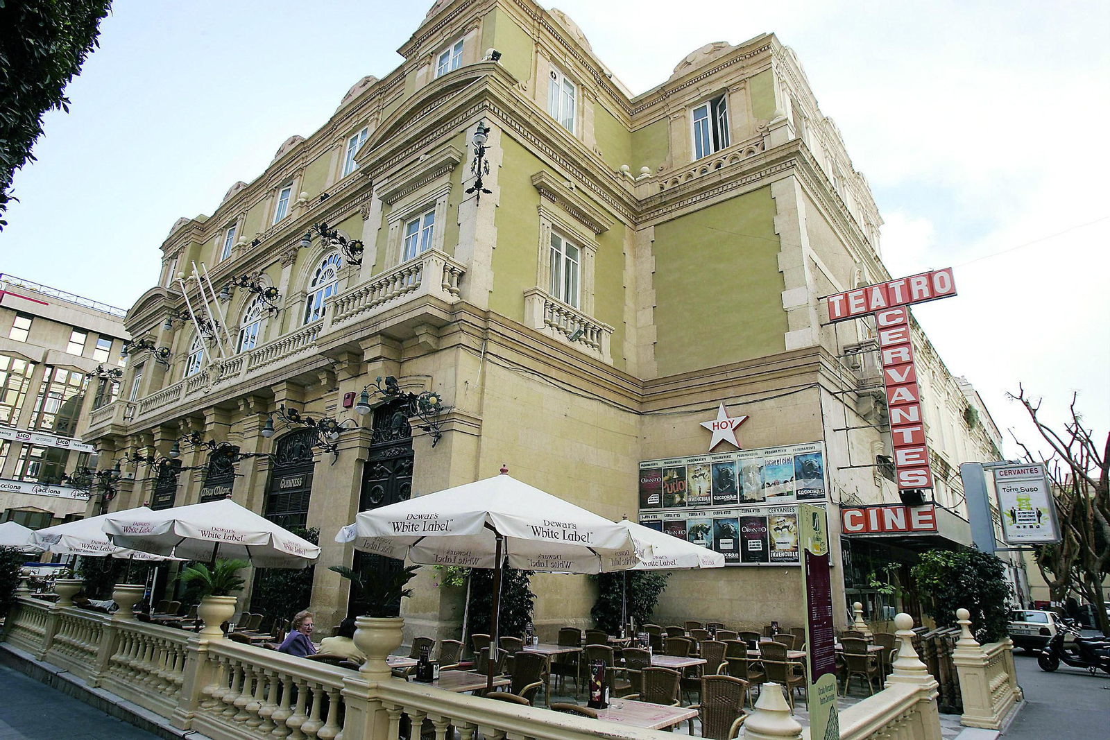 El Teatro Cervantes, en el Paseo de Almería.