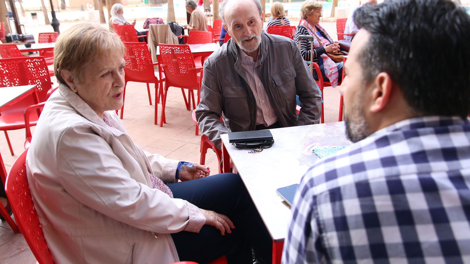Conversación con Isabel y Francisco que vuelven a la provincia dos años después