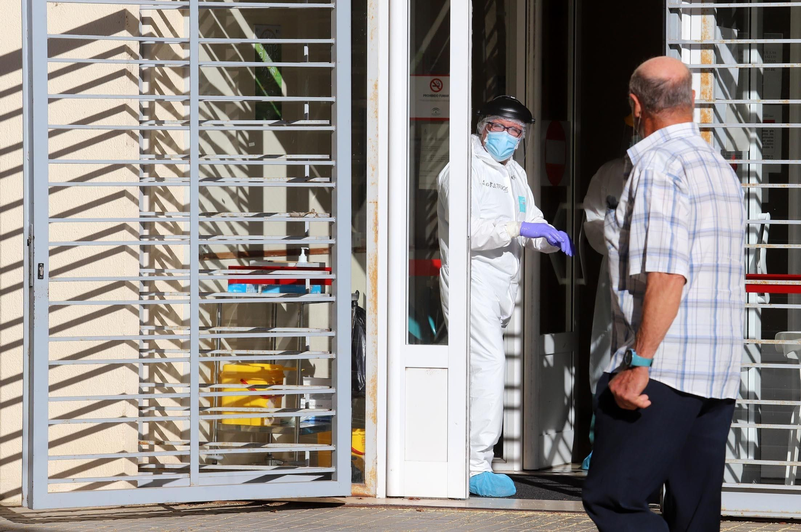 Imágenes del punto Auto-Covid en el centro de salud de Adoratrices