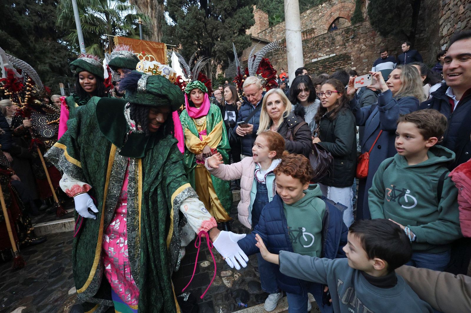 Los Reyes Magos llenan Málaga de ilusión tras la lluvia