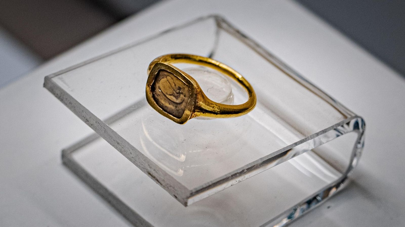 Anillo de oro del siglo I d.C.