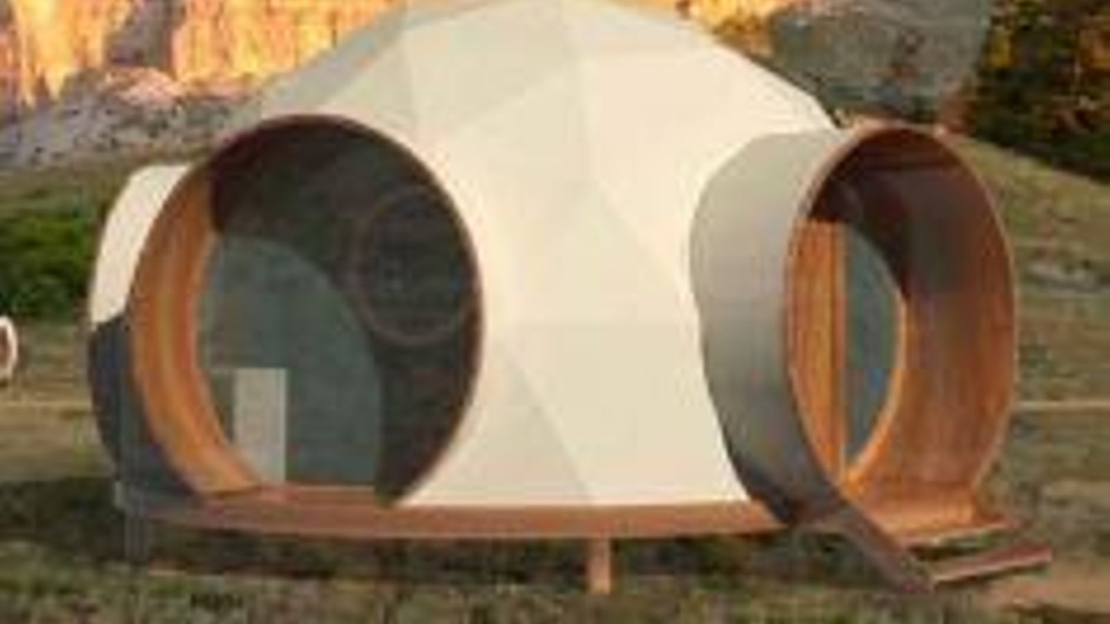 Prototipo del bungalow tipo cúpula o iglú diseñado para el camping de Algallarín. Prototipo del bungalow tipo cúpula o iglú diseñado para el camping de Algallarín.