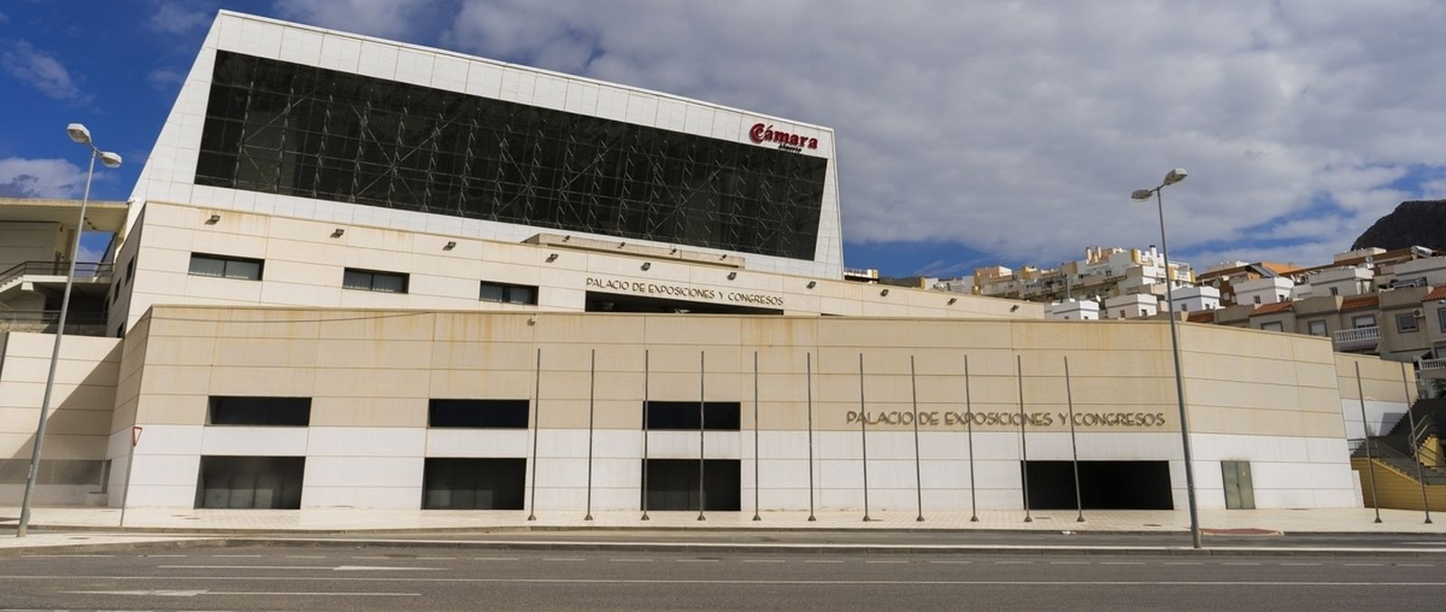 El Palacio de Congresos de Aguadulce acogerá la I Feria Outlet de Roquetas de Mar.