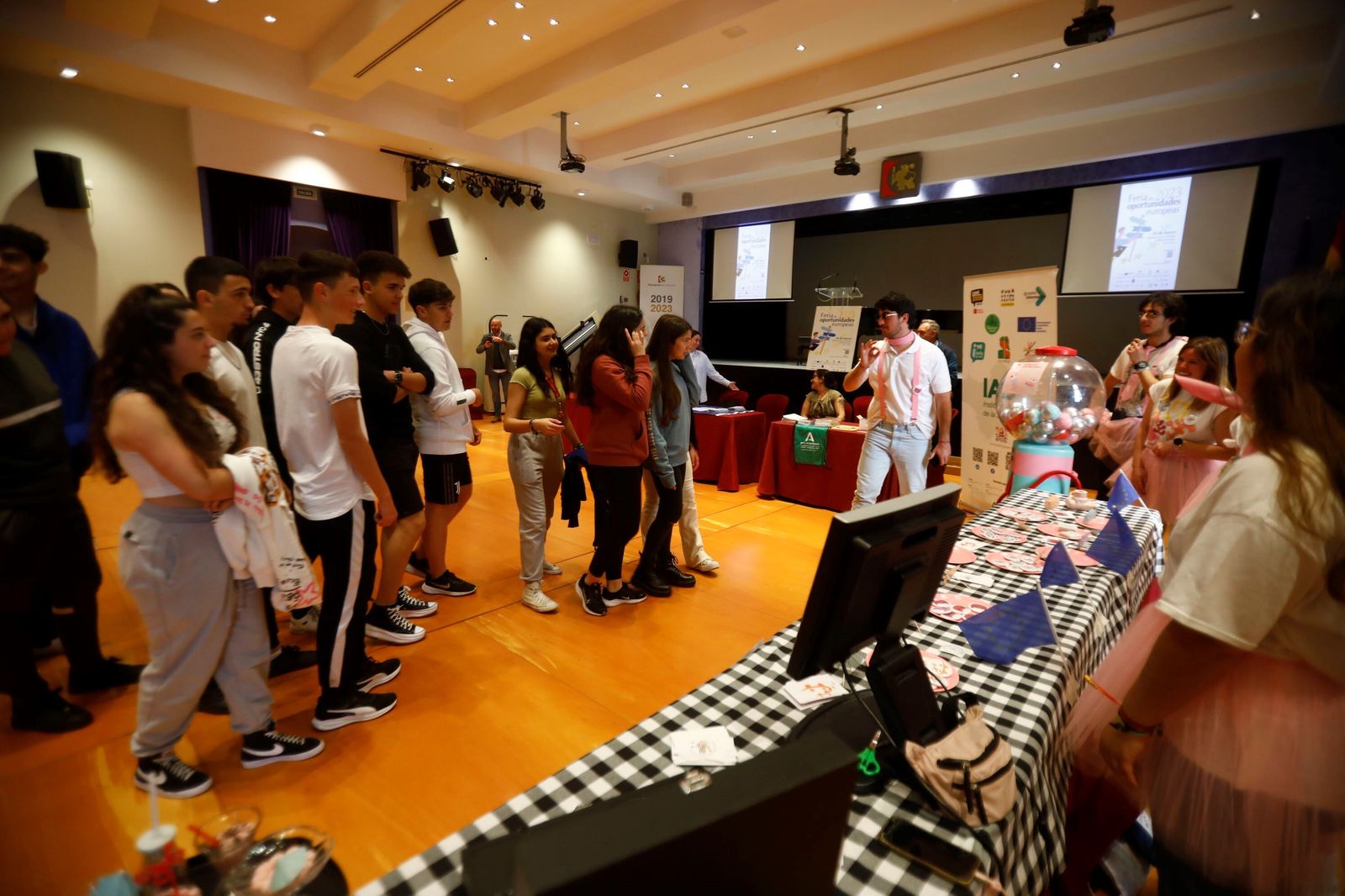 La Feria de las Oportunidades Europeas en Córdoba, en imágenes