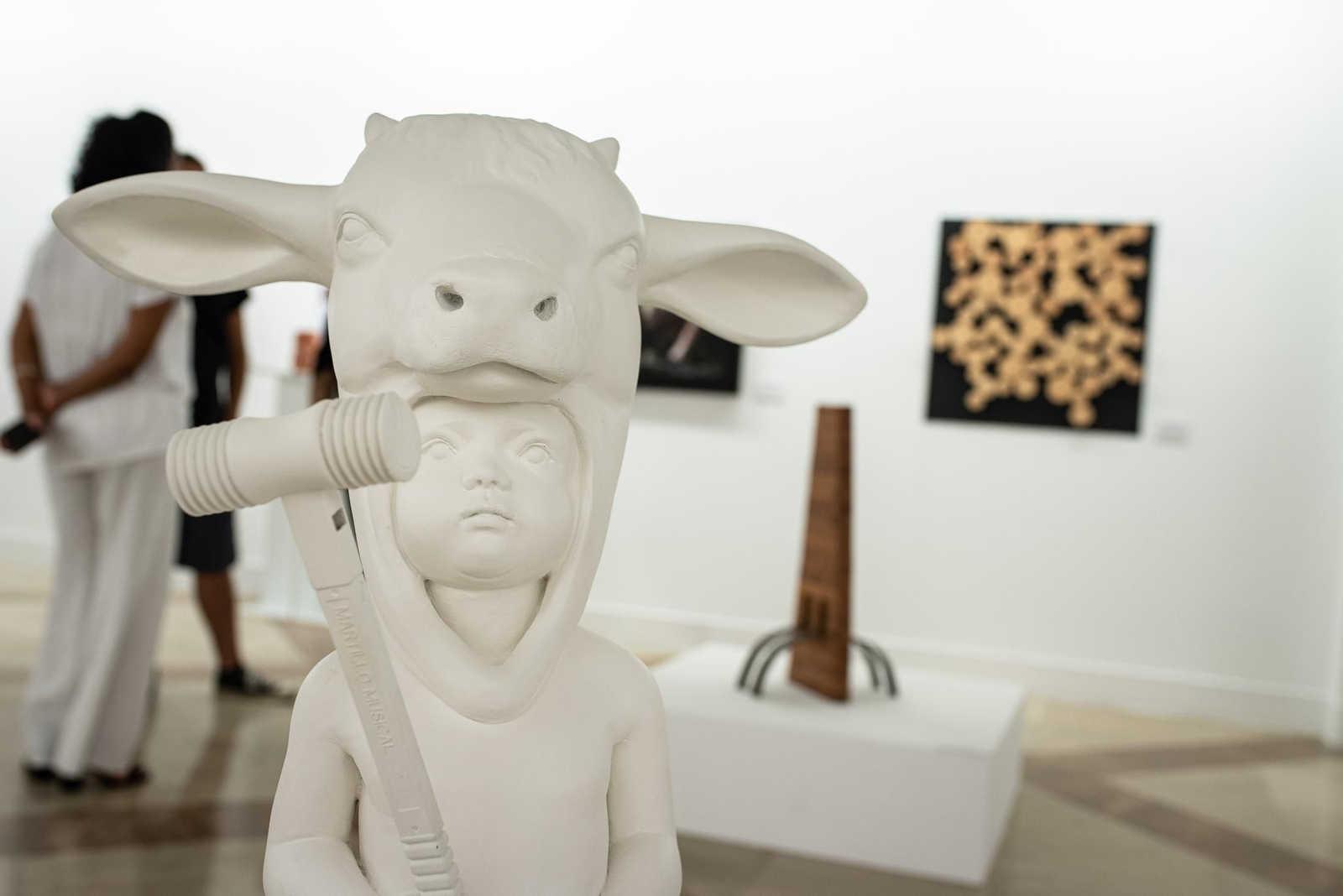La inauguración de la exposición 'Escultura liberada. Intérpretes de la materia con Venus Petróleo' en imágenes