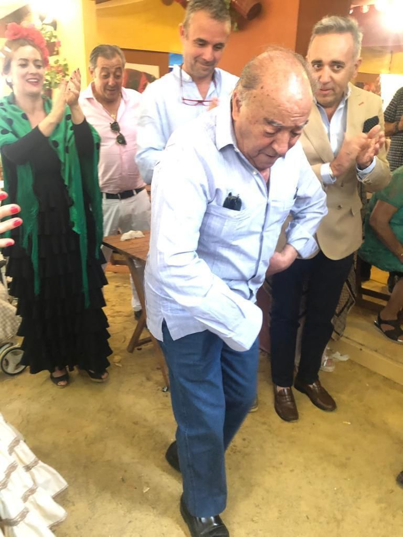 Antoñín, en una de sus clásicas pataítas en la Feria.