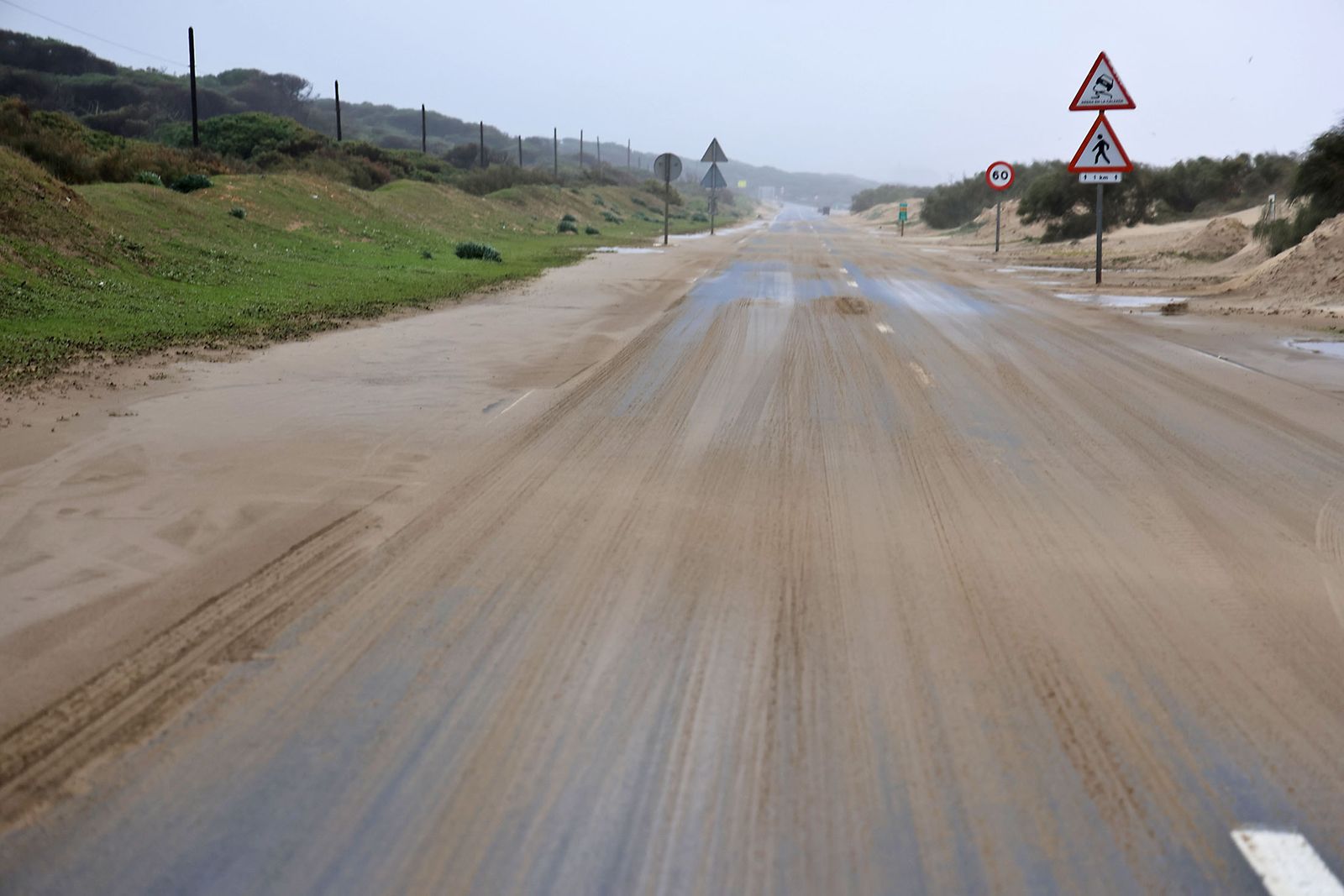 Las Fotografías de los daños ocasionados por la borrasca Leonardo en la playa de La Bota
