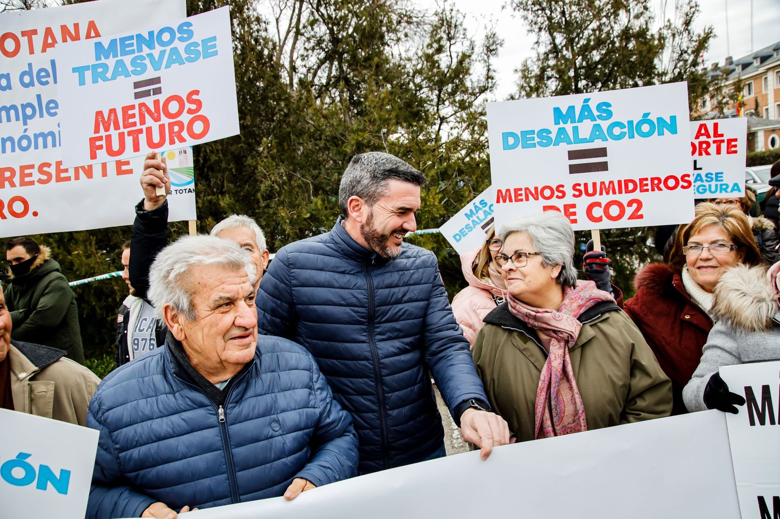 Los regantes no se rinden, así se han concentrado ante la Moncloa