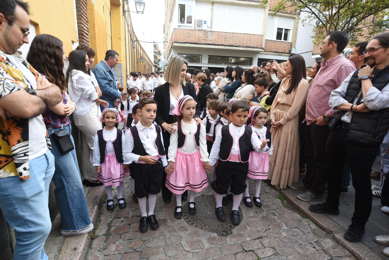 La procesión del colegio Divina Pastora de Córdoba con su Virgen, en imágenes
