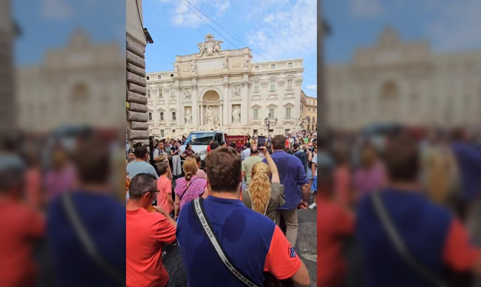 El coro de la Hermandad de Valme canta en la Fontana di Trevi en su visita a Roma