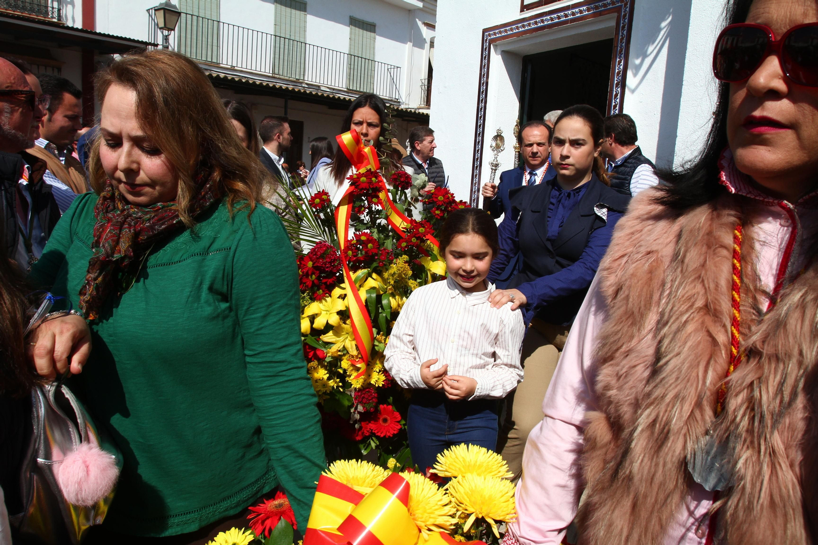 La Hermandad de Huelva se presenta ante la Virgen del Rocío en su peregrinación a la aldea almonteña