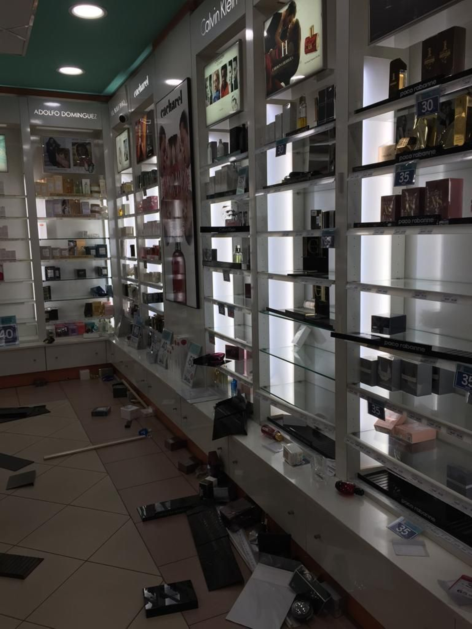 Imágenes de los robos en las perfumerías Aromas