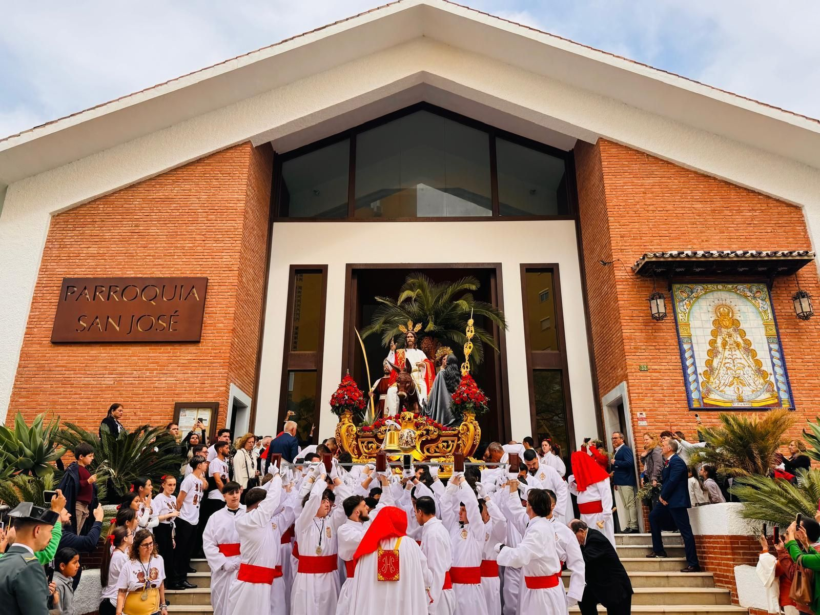 Exaltación en El Boquetillo de Fuengirola con la salida de La Pollinica Exaltación en El Boquetillo de Fuengirola con la salida de La Pollinica