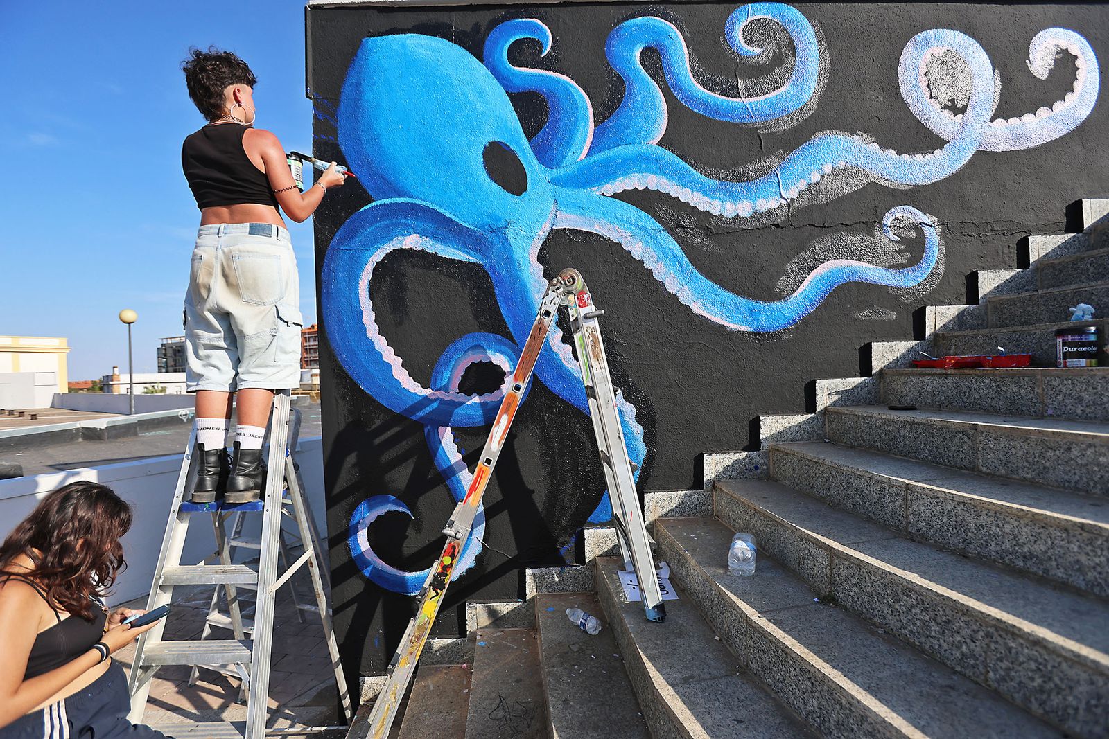 Imágenes de la muestra de arte urbano en la Plaza del Titan de Huelva