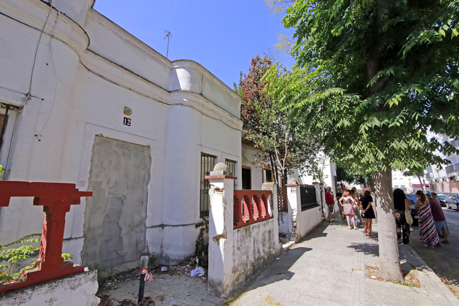 Imágenes de los vecinos en pie de guerra por los robos y los okupas en Bda España