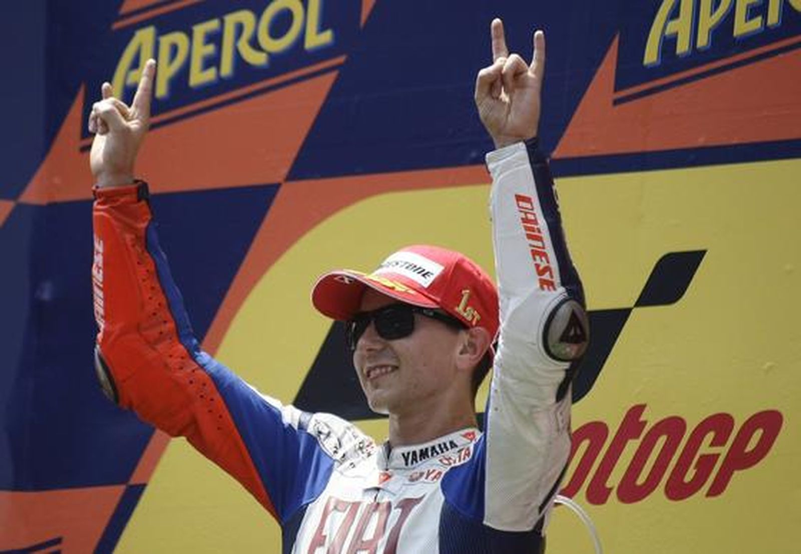 Lorenzo celebra su victoria en MotoGP