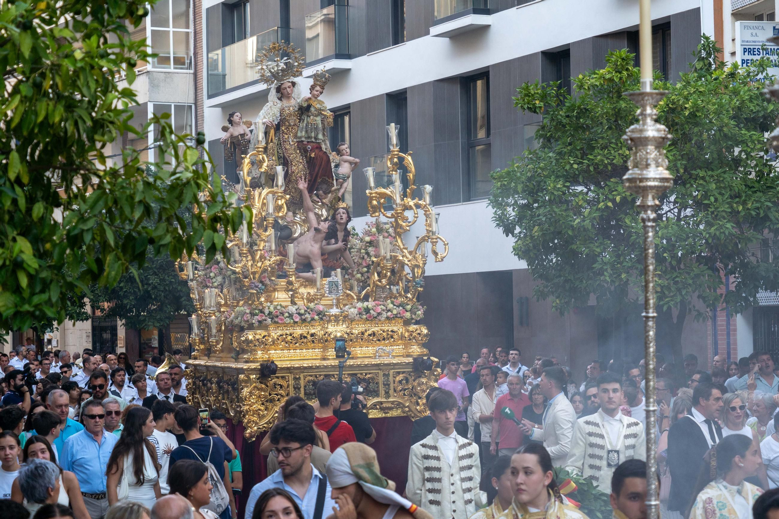 Imágenes de la procesión La Virgen del Carmen por las calles de Huelva
