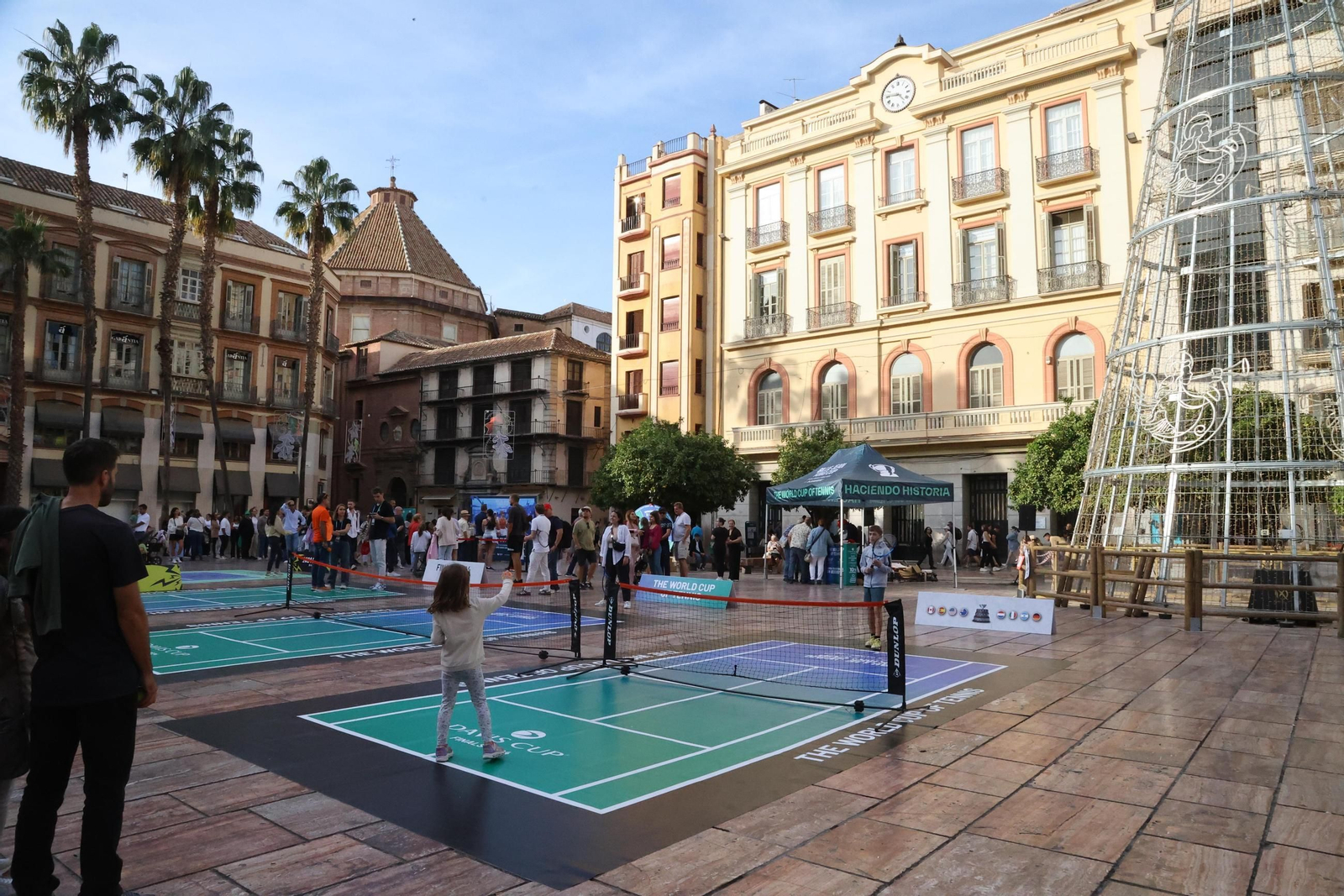 El alcalde De la Torre se anima a jugar con Conchita Martínez en la presentación de la BJKC