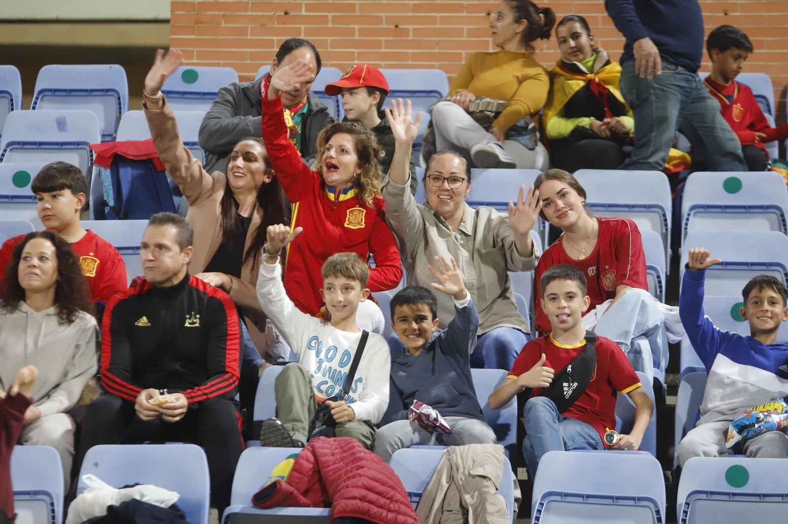 Gran ambiente para ver la selección española sub-21 en Huelva