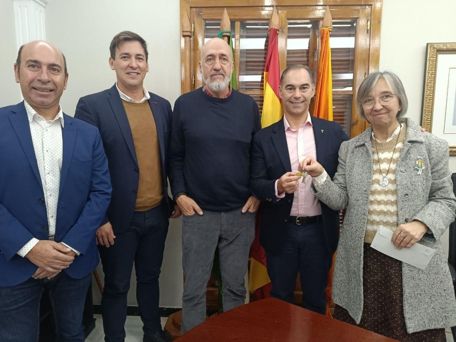 La firma de la compra de los terrenos.