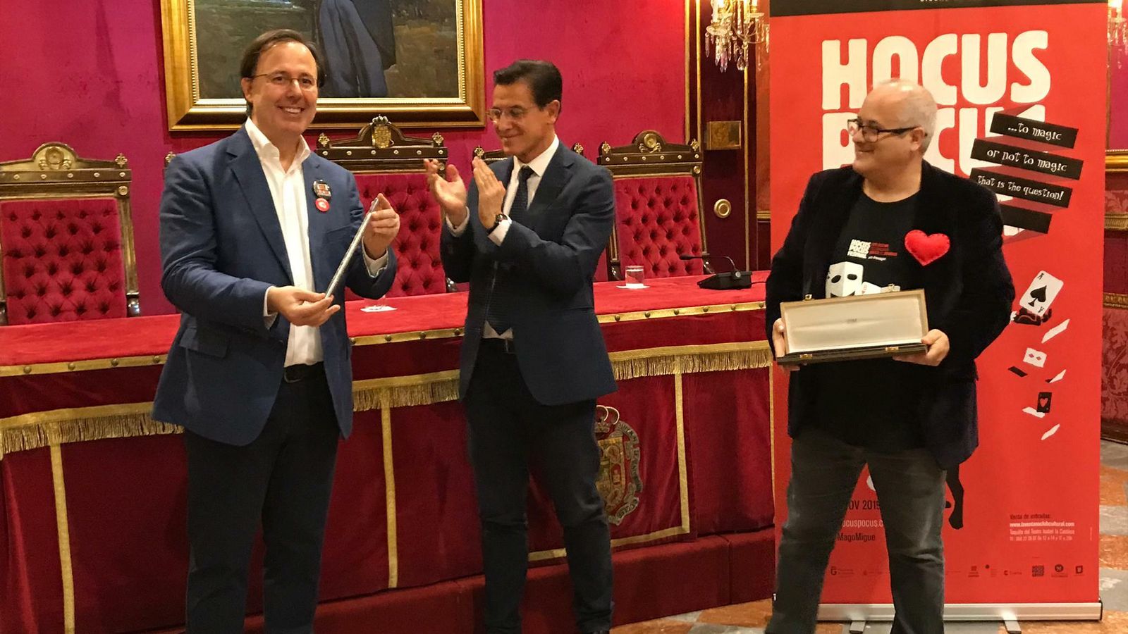 Juanjo García, de la Fundación Abracadabra, con el Premio GranHada