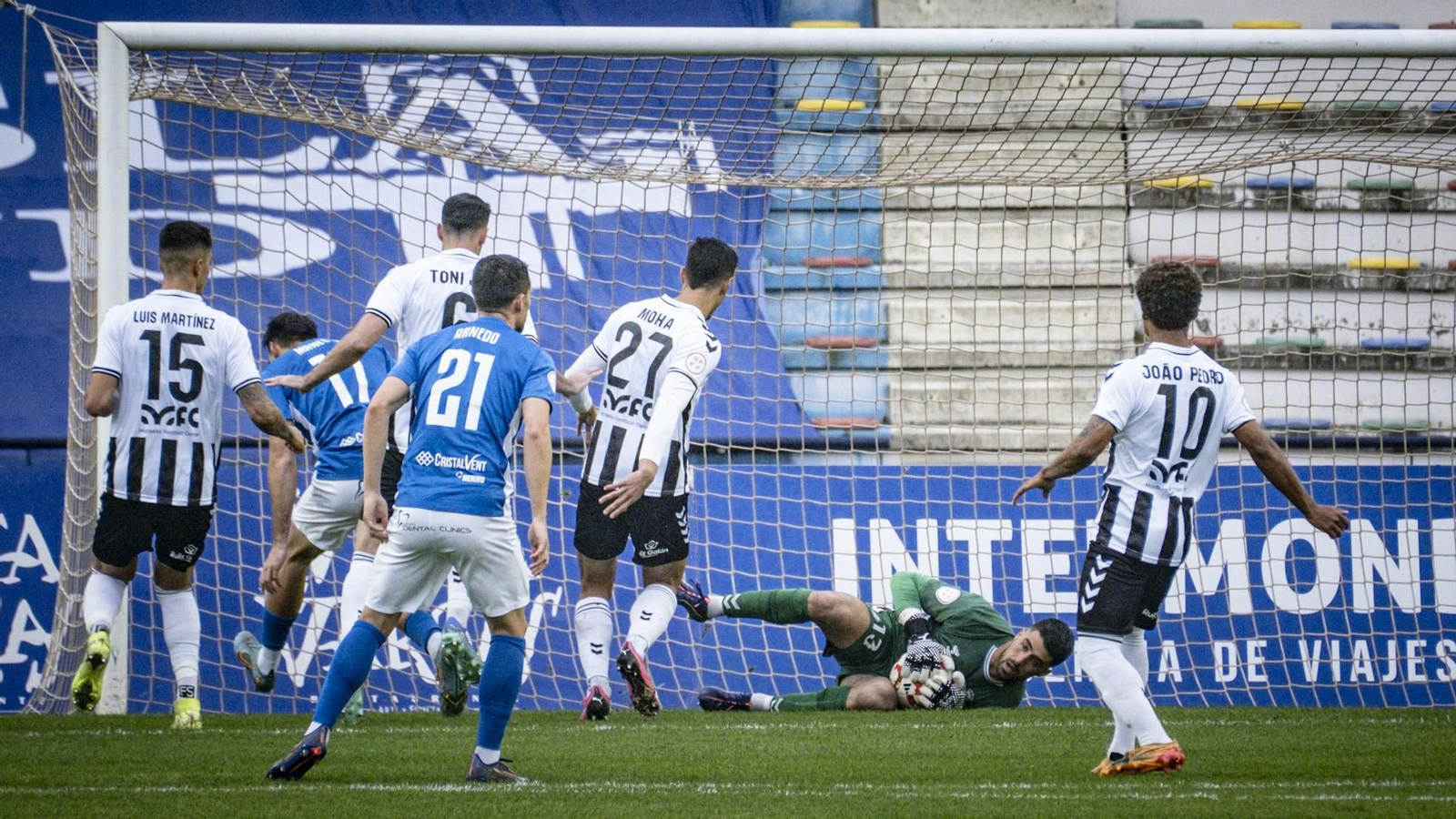 Las imágenes del partido de fútbol entre el San Fernando Club Deportivo y la Balompédica Linense