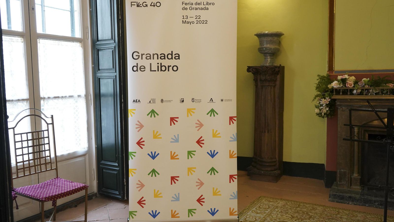 Cartel con la nueva imagen de la Feria del Libro