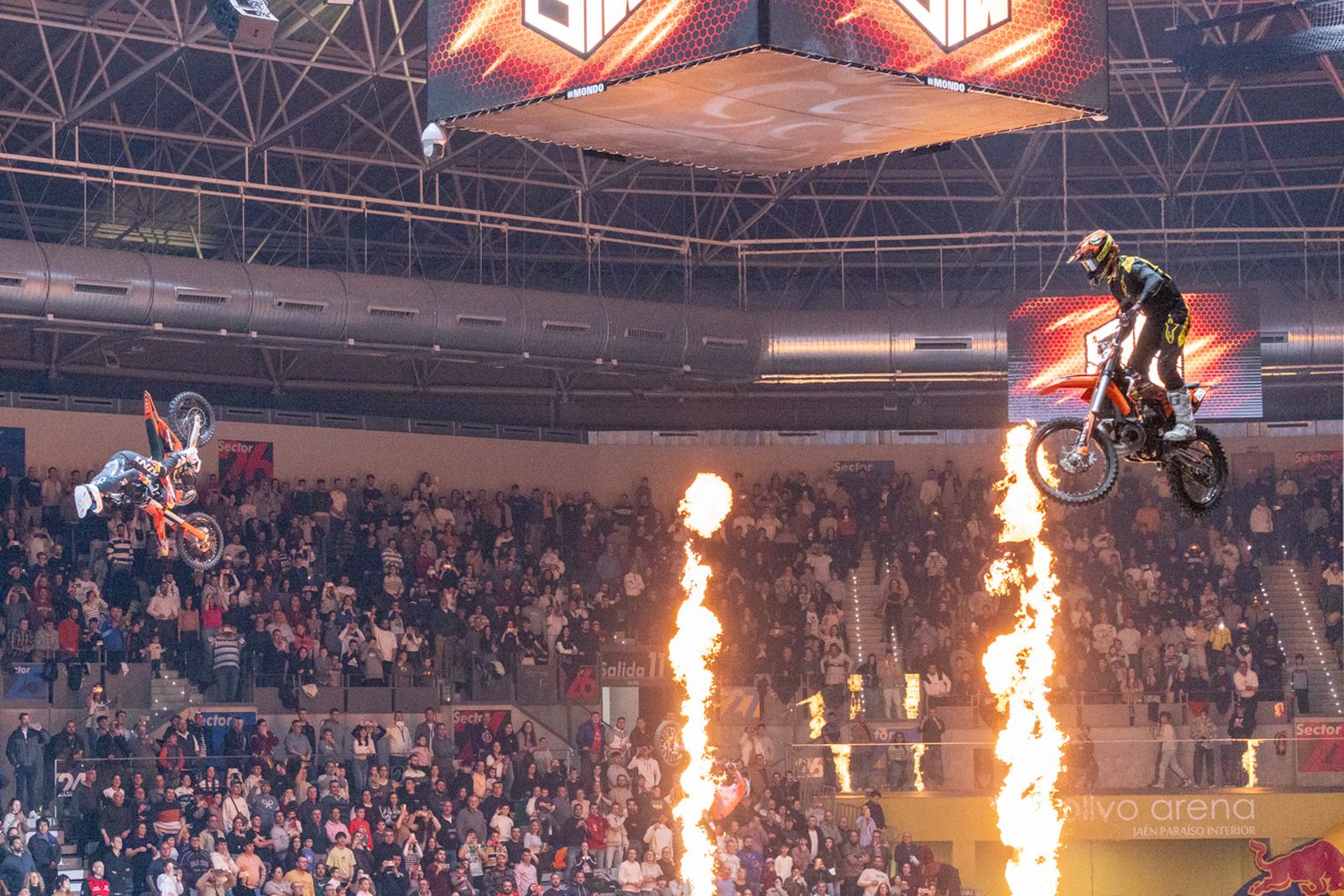 En imágenes: el Olivo Arena vibra con piruetas y motor en estado puro en el Soloflow Freestyle (2)