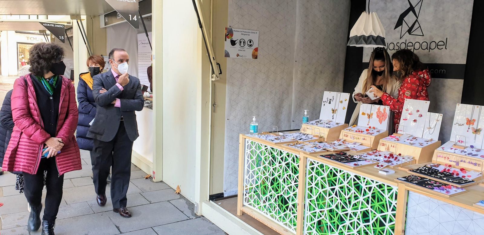 Inauguración de la Feria de la Artesanía Creativa en la Plaza Nueva.