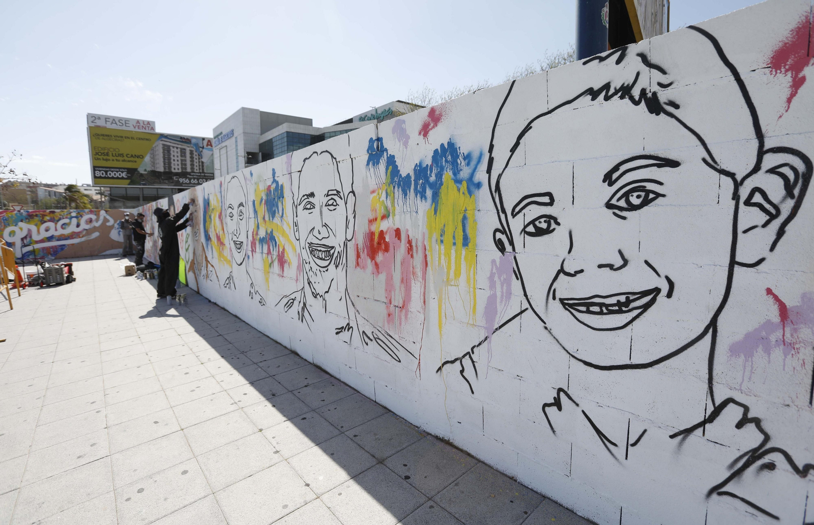 Fotos del mural de agradecimiento a los colectivos de primera línea ante el Covid en Algeciras