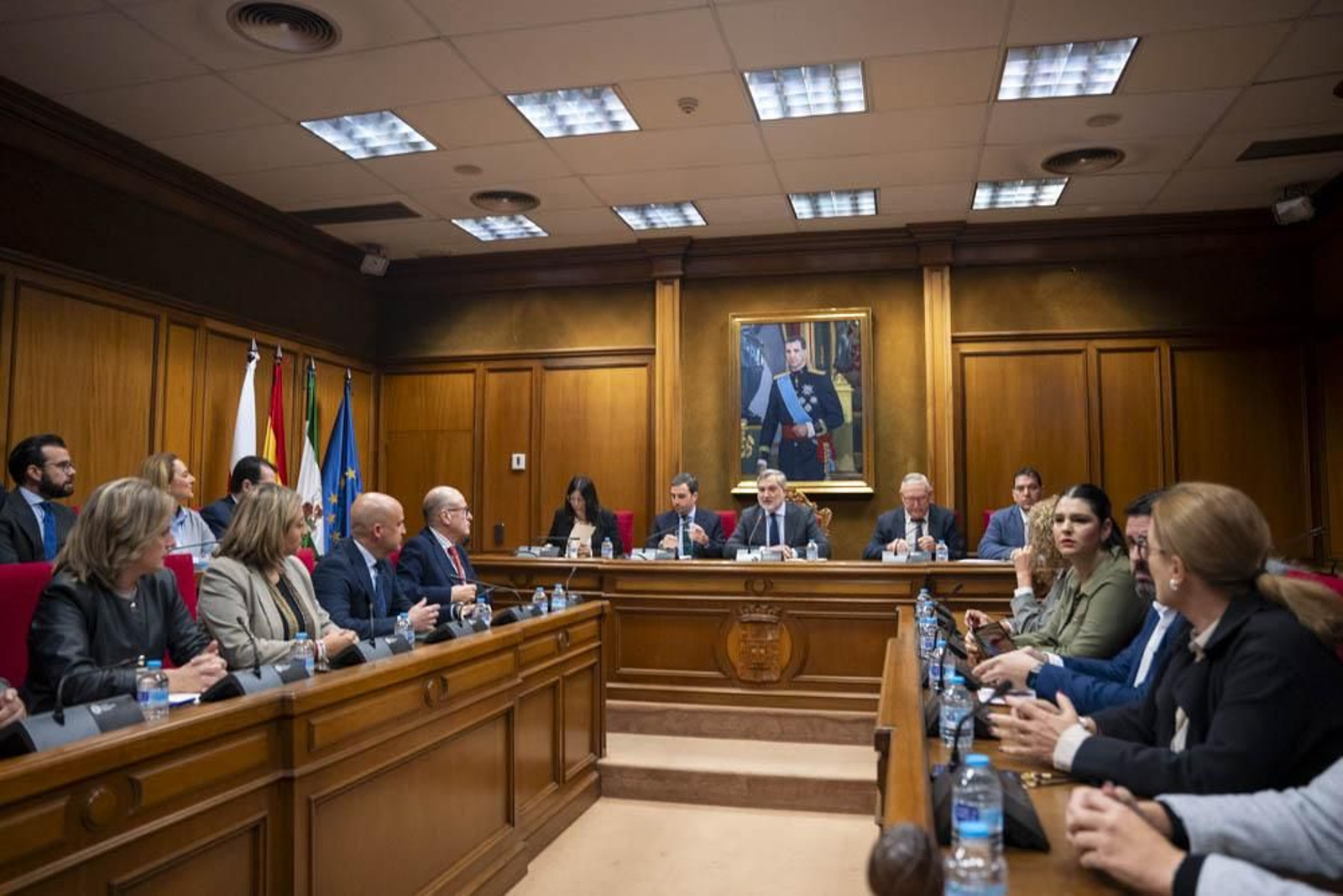 Las imágenes del primer pleno en Diputación sin Javier Aureliano García