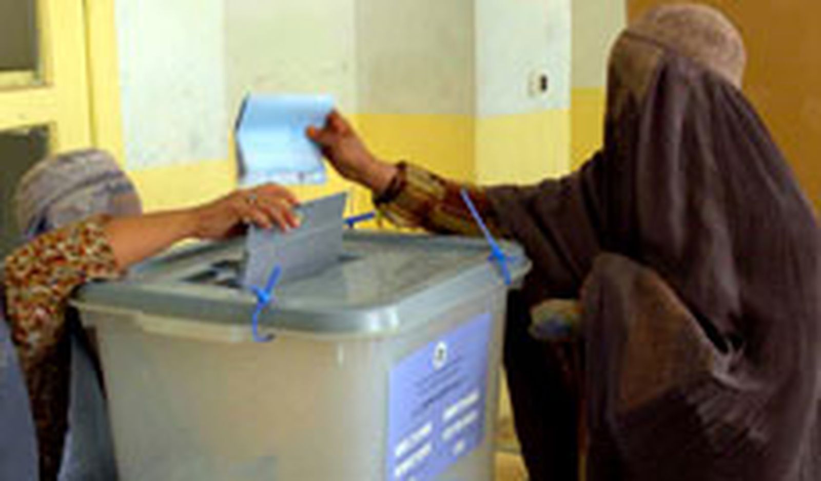 La violencia y las sospechas de fraude marcan la jornada electoral afgana