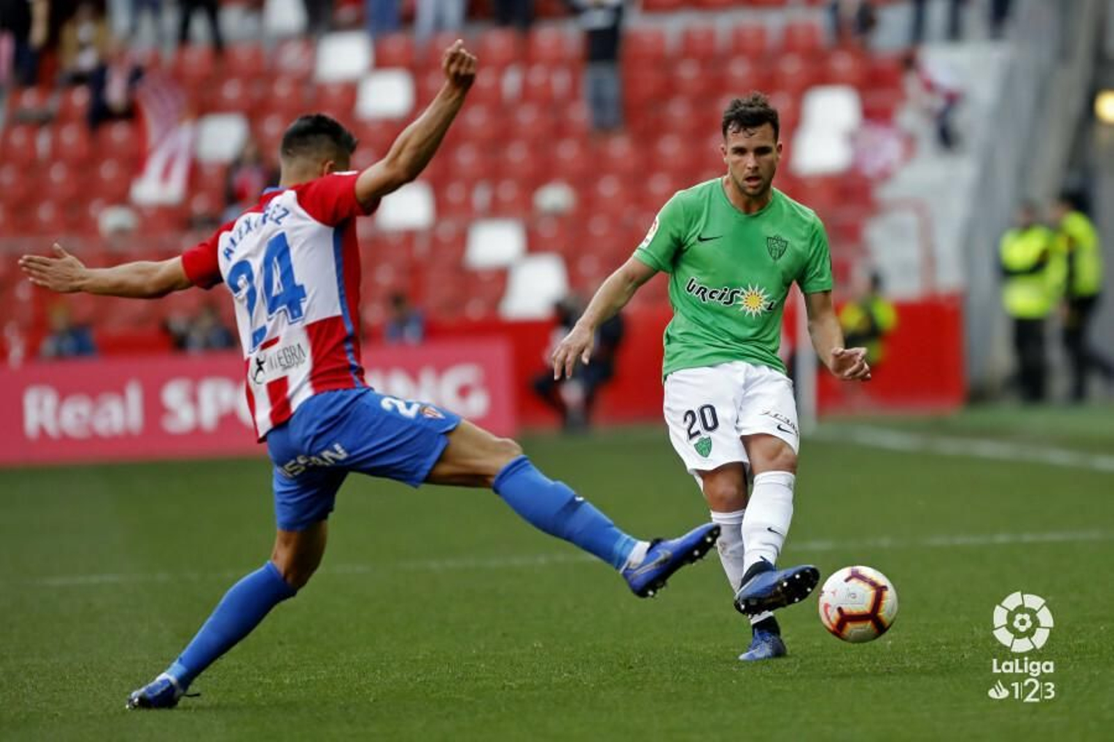 Álvaro Giménez tuvo el 0-1 en sus botas tras un regalo de Mariño, pero disparó al muñeco