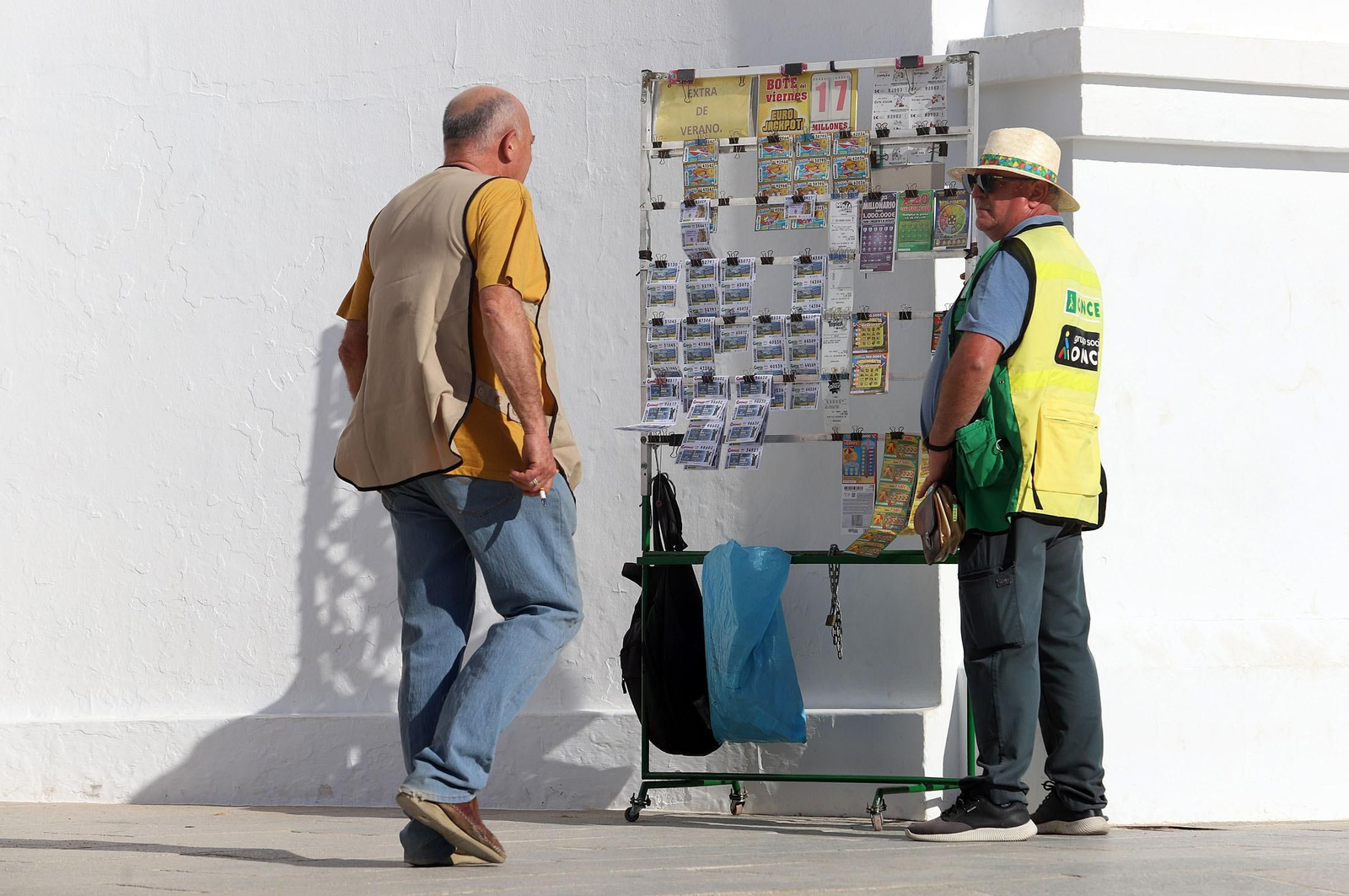 Ambiente en la aldea del Rocío previo a la llegada de las Hermandades, en imágenes