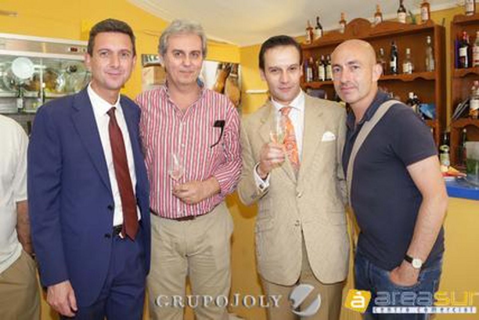 Miguel Berraquero junto a los docentes de la Escuela de Arte de Jerez, Domingo Martínez, Juan Rodríguez y Carlos Luchera.


Foto: Vanesa Lobo